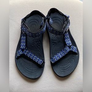 Teva hurricane sport Sandals women’s size 9.